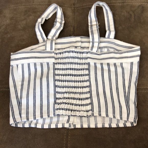 Brand new crop top - Picture 2 of 3